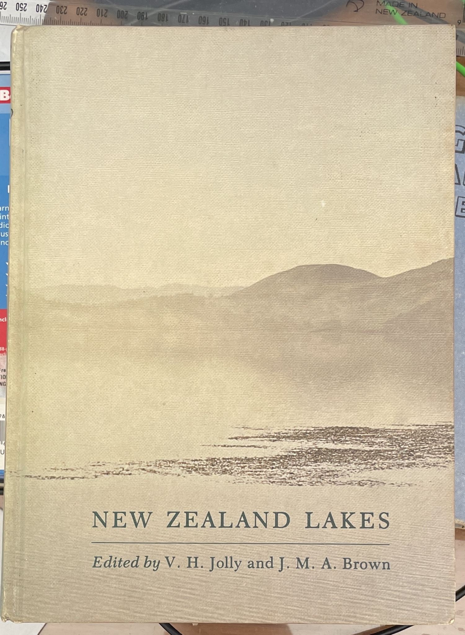 New Zealand Lakes Jolly Edited by V.H. Jolly and J.M. A. Brown