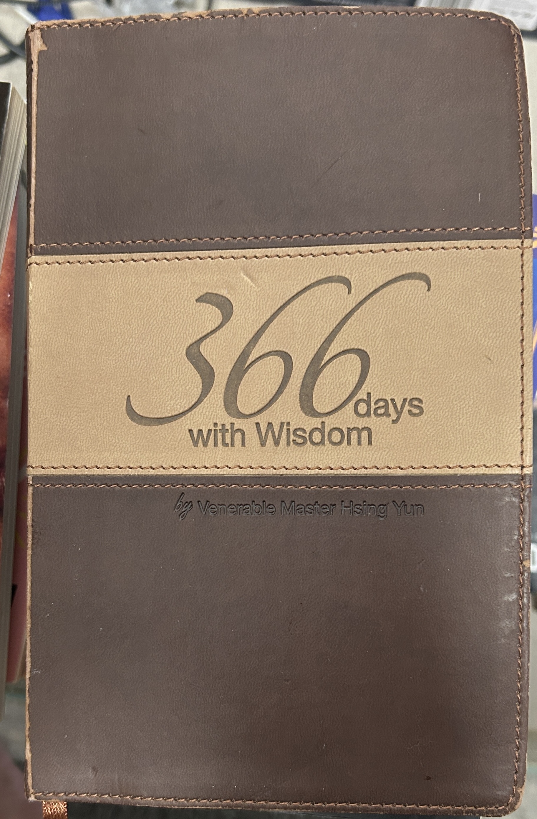 366 Days with Wisdom A Strong with To Move Up in Life