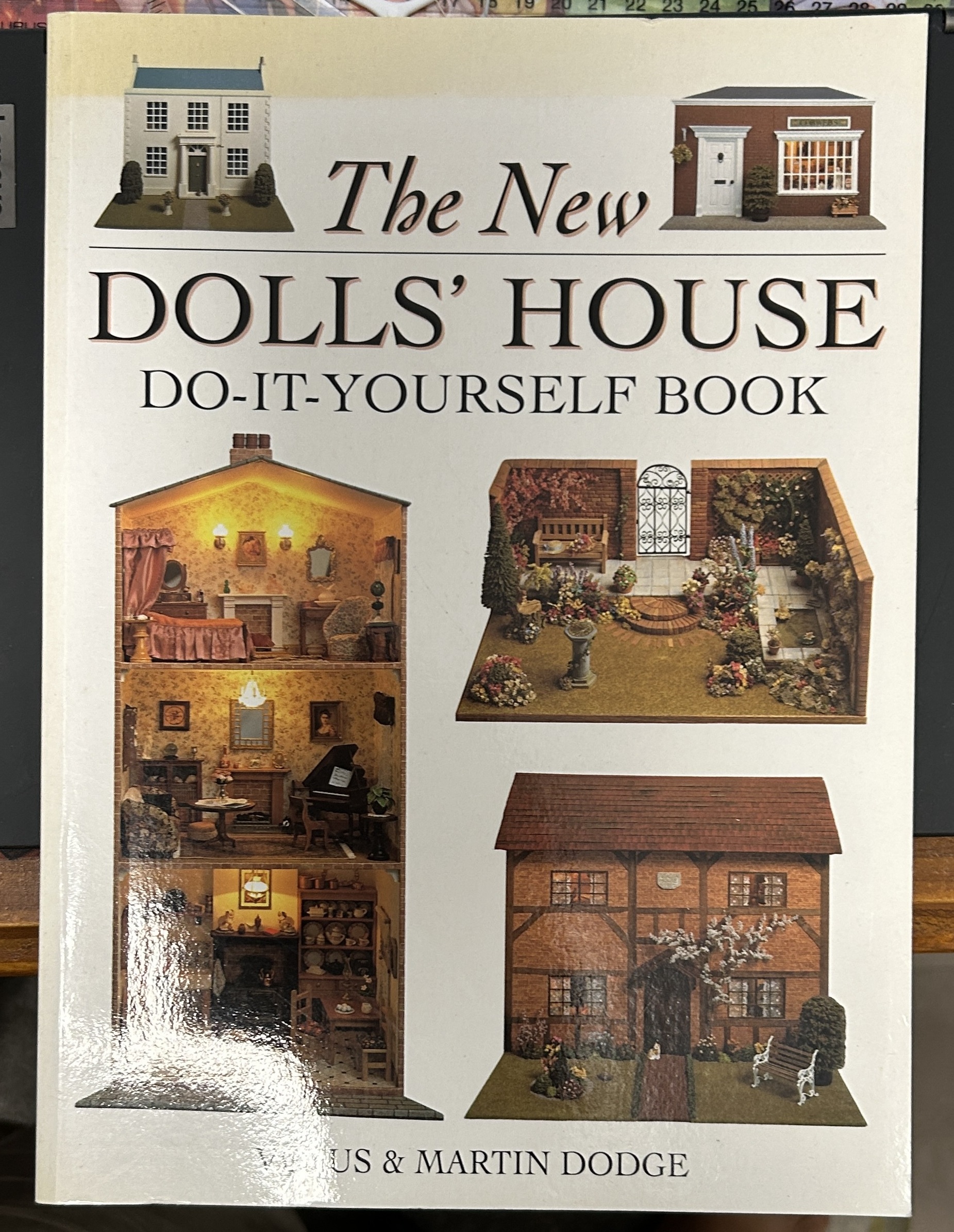 The New Dolls' House Do-it-yourself Book In 1/12 and 1/16 Scale