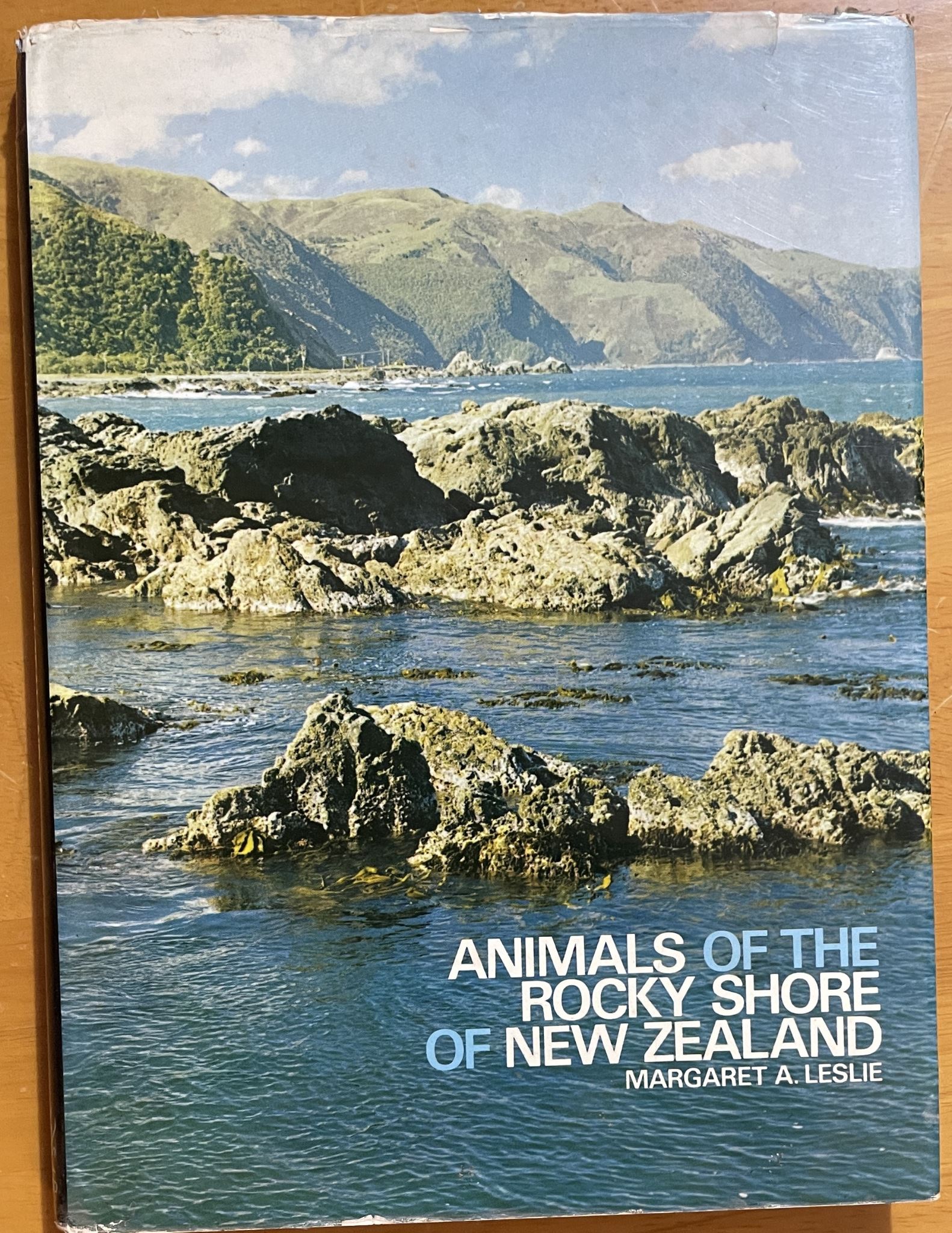 Animals of the Rocky Shore of New Zealand by Margaret A Leslie