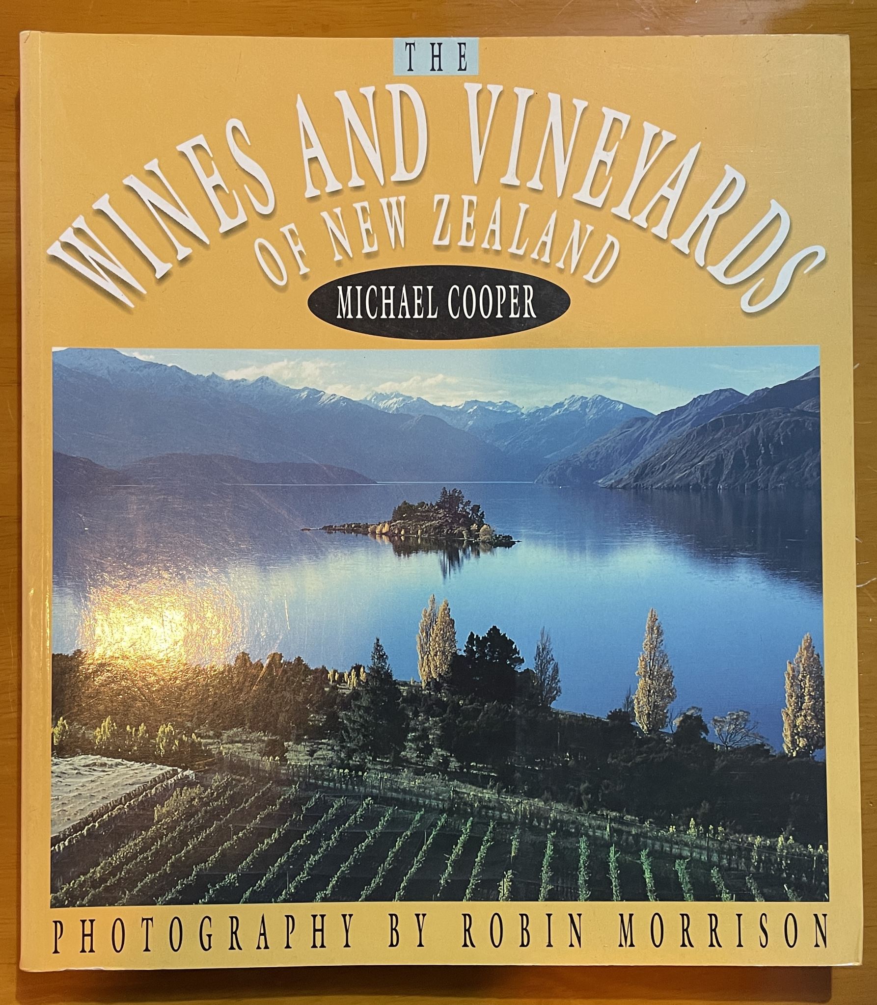 The Wines and Vineyards of New Zealand by Michael Cooper, Robin Morrison