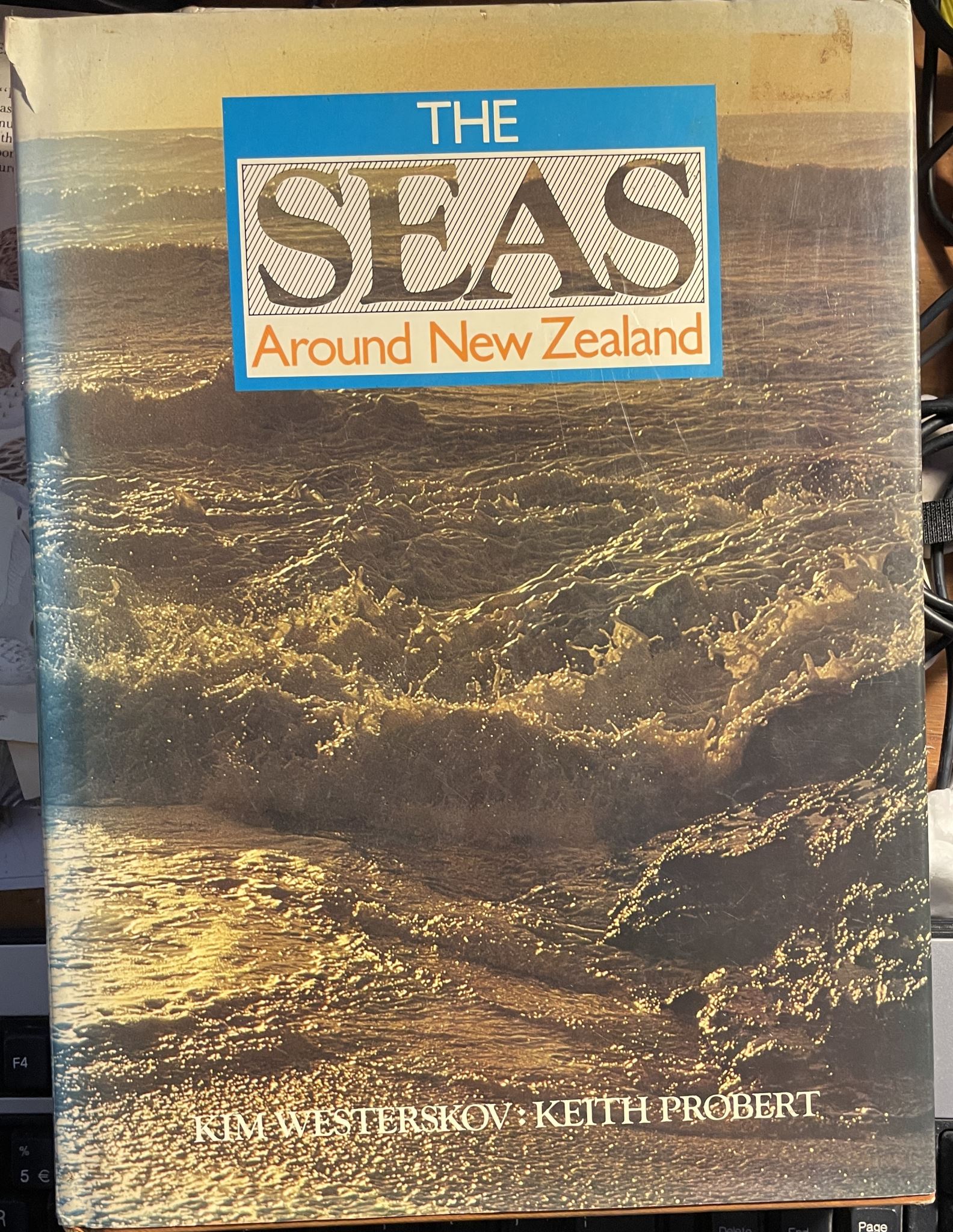 The Seas Around New Zealand by Keith Probert and Kim Westerskov