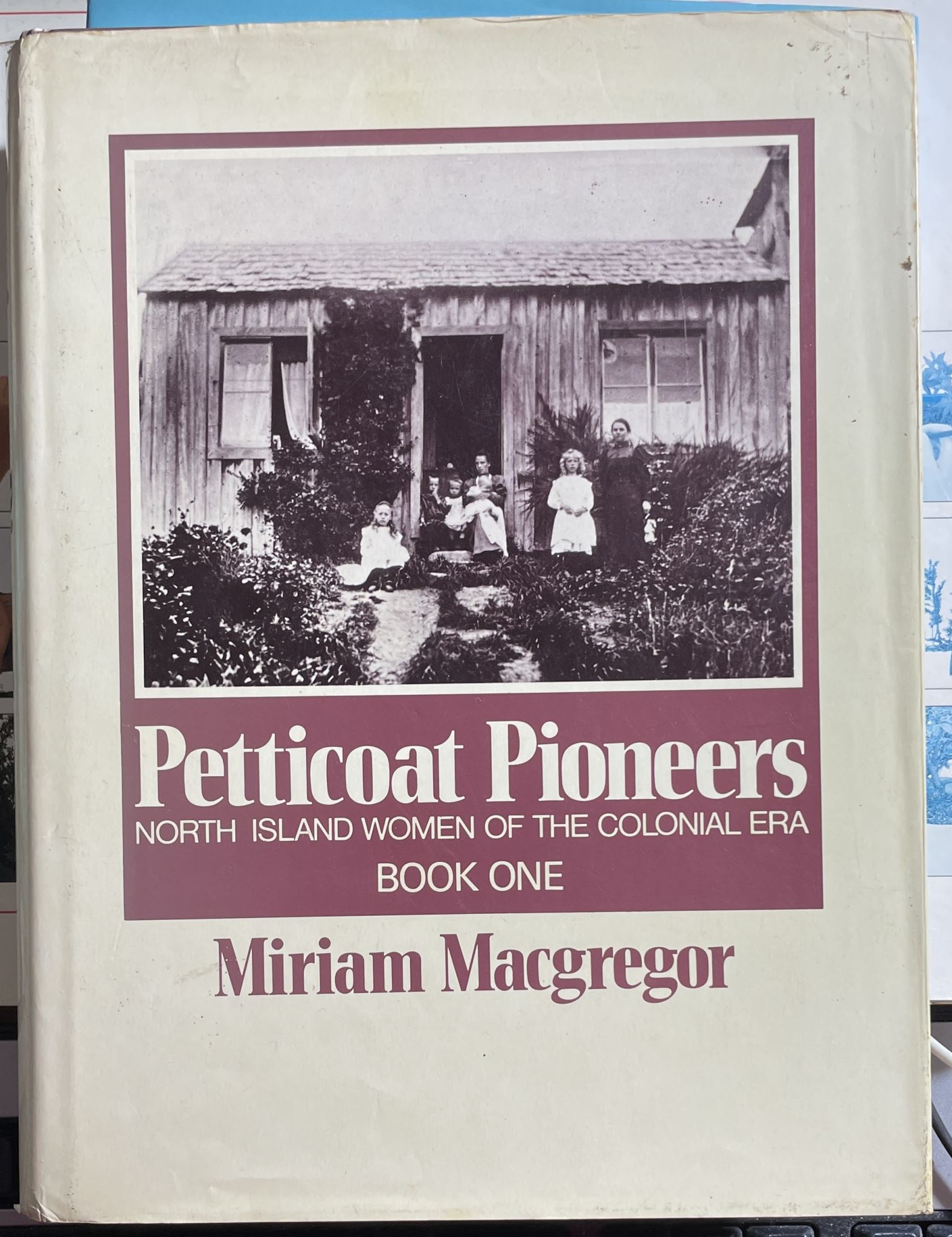 Image for Petticoat Pioneers North Island Women of the Colonial Era Book 1 Petticoat Pioneers North Island Women of the Colonial Era Book 1