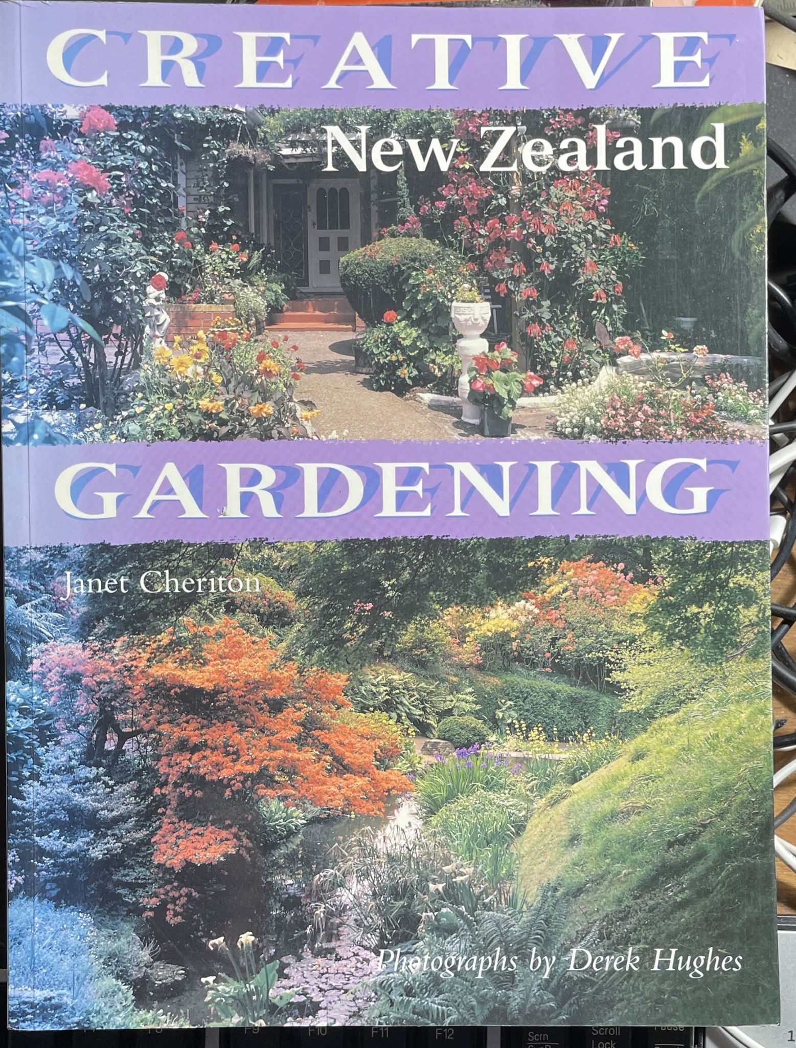 Creative New Zealand Gardening by Janet Cheriton