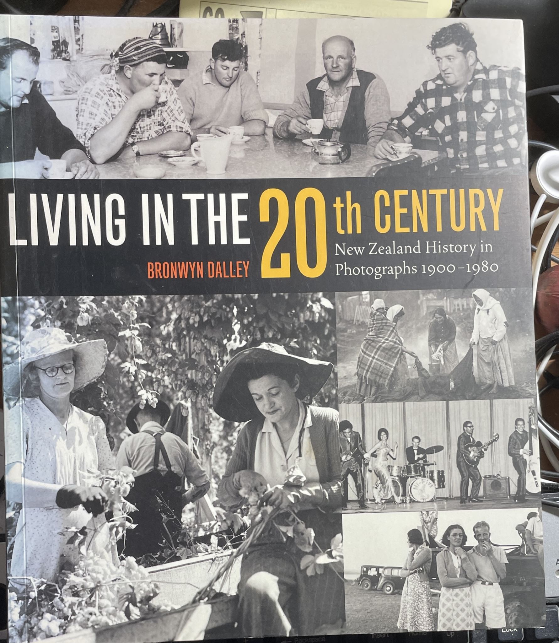Living in the 20th Century New Zealand History in Photographs, 1900-1980