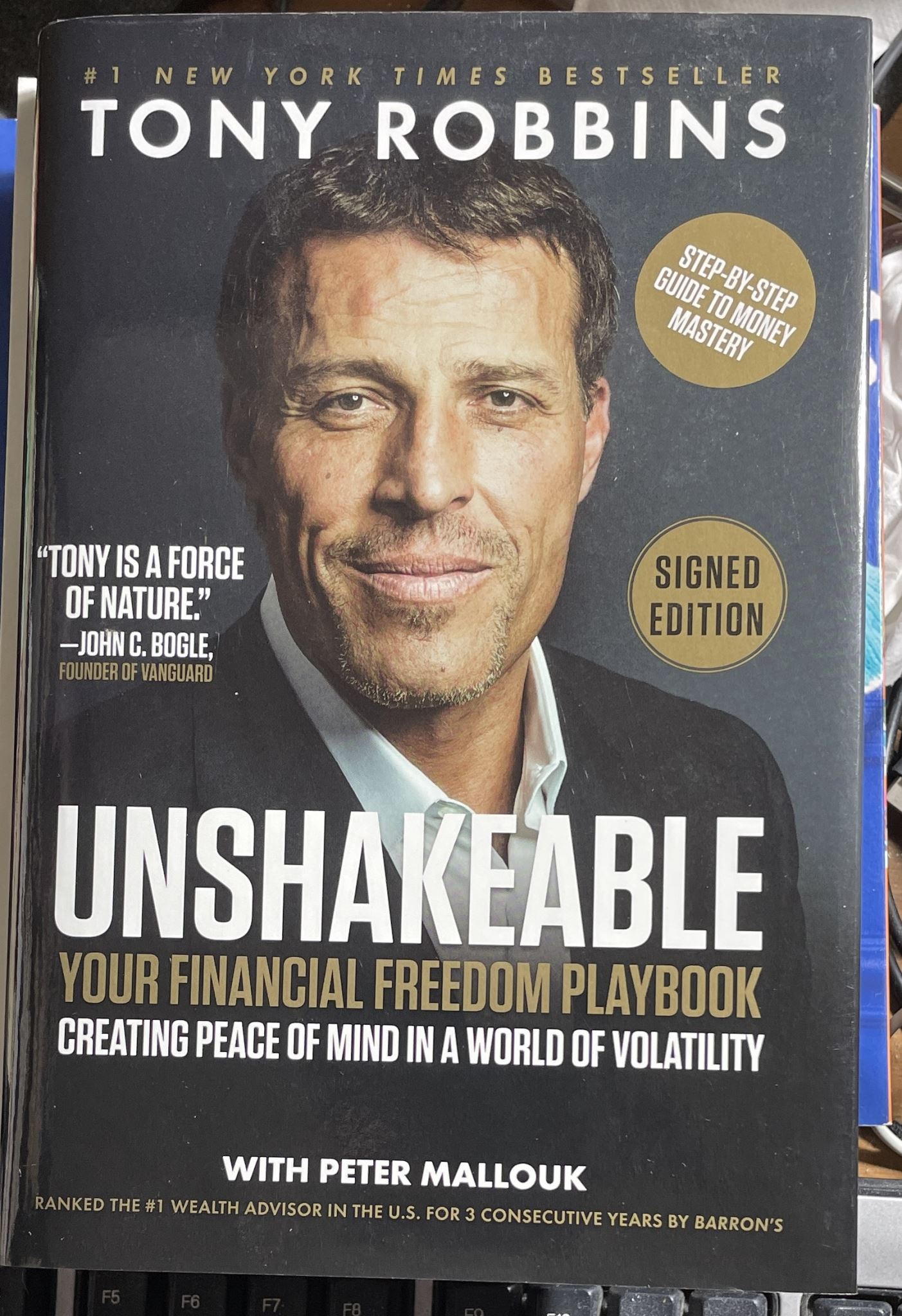 Unshakeable Your Financial Freedom Playbook by Tony Robbins SIGNED EDITION