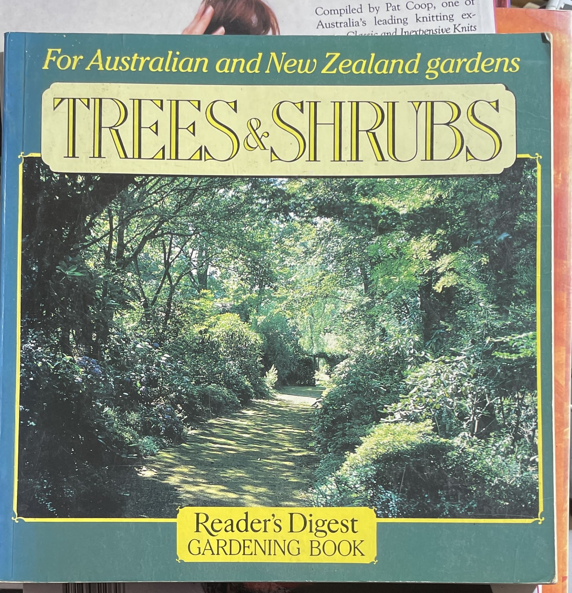 Reader'S Digest Trees and Shrubs for Australian and New Zealand Gardens