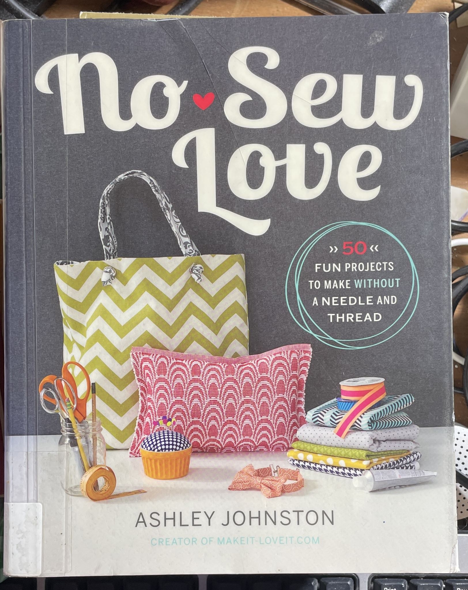 No-Sew Love 50 Fun Projects to Make Without a Needle and Thread Ashley Johnston