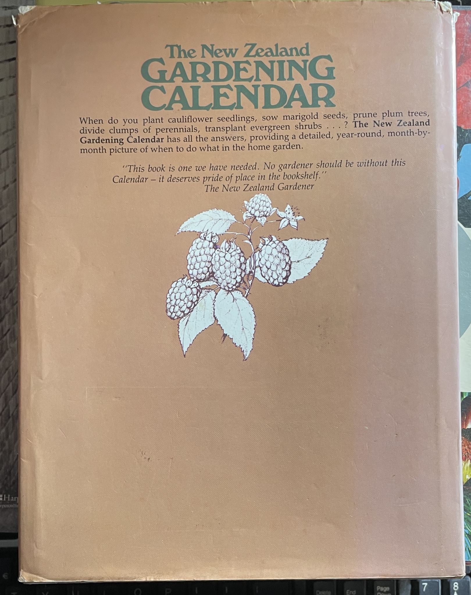 The New Zealand Gardening Calendar by Michael Crooks Hardback
