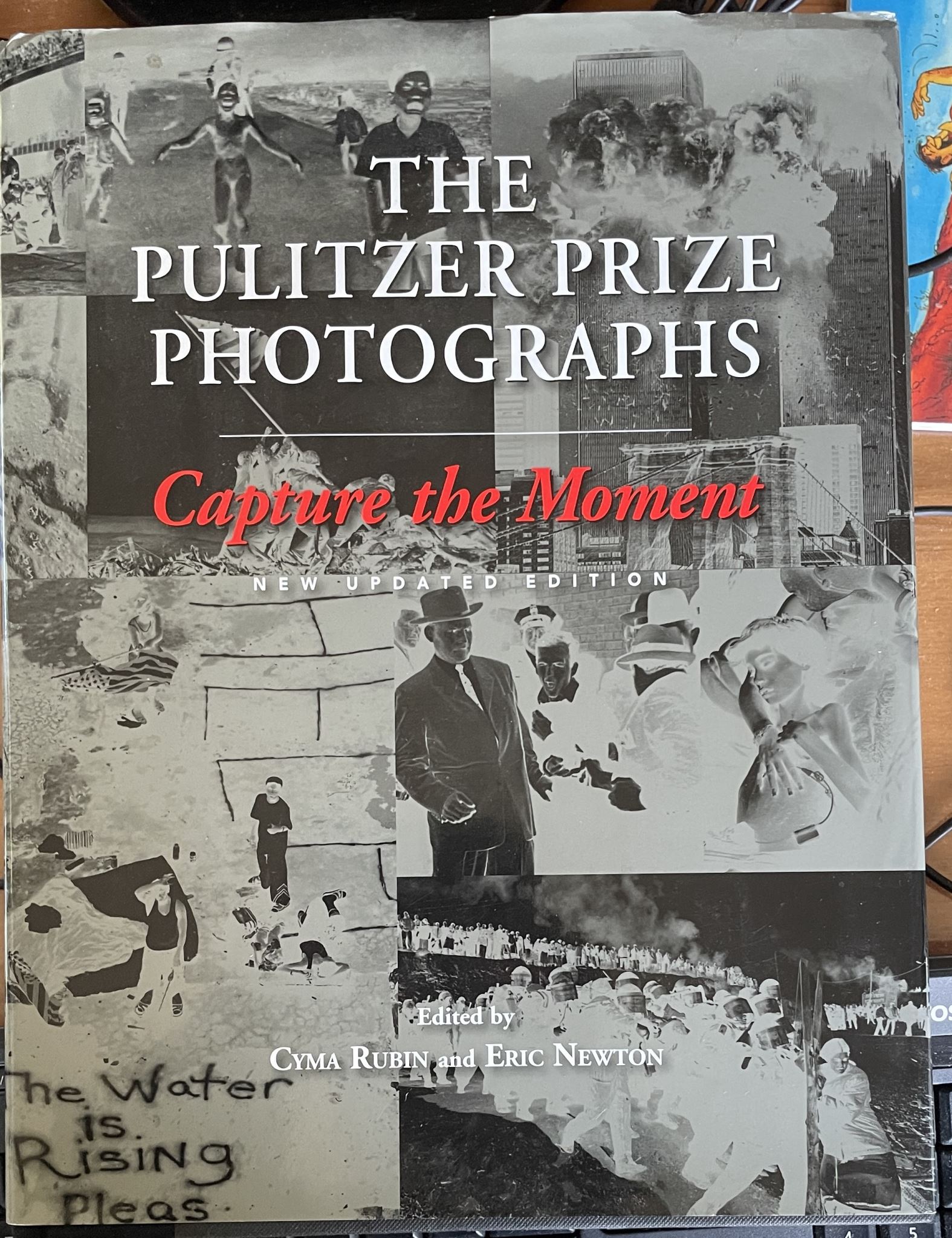 The Pulitzer Prize Photographs Capture the Moment (New Updated Edition)