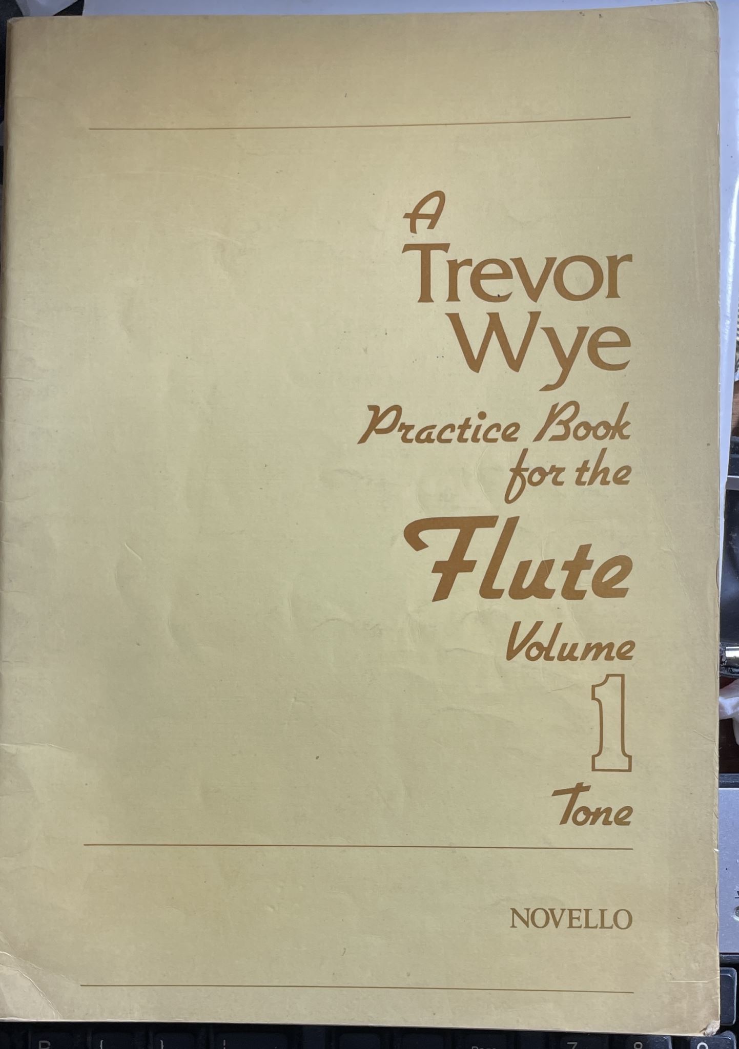 A Trevor Wye Practice Book for the Flute Volume 1 Tone