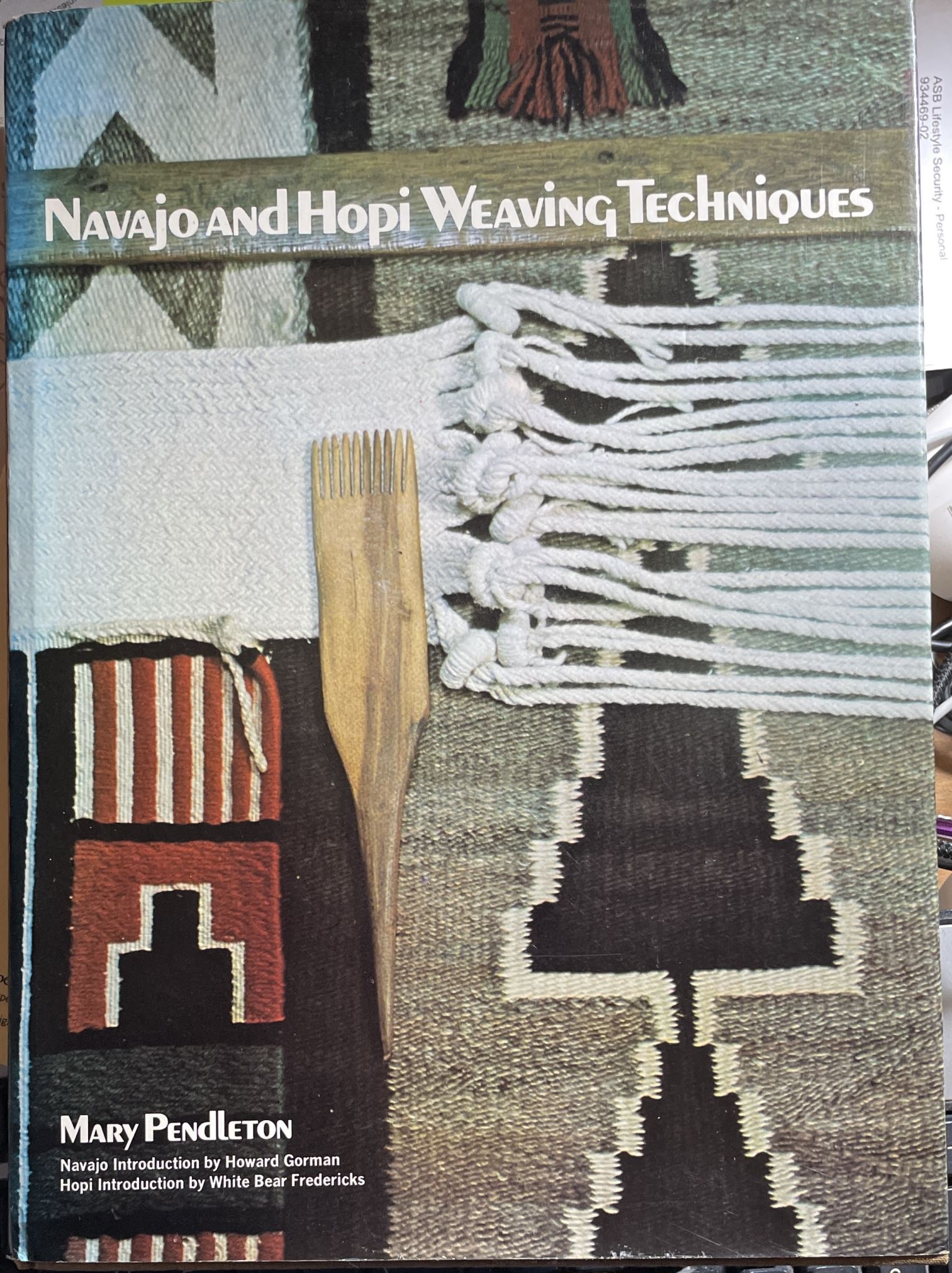Navaho and Hopi Weaving Techniques by Mary Pendleton
