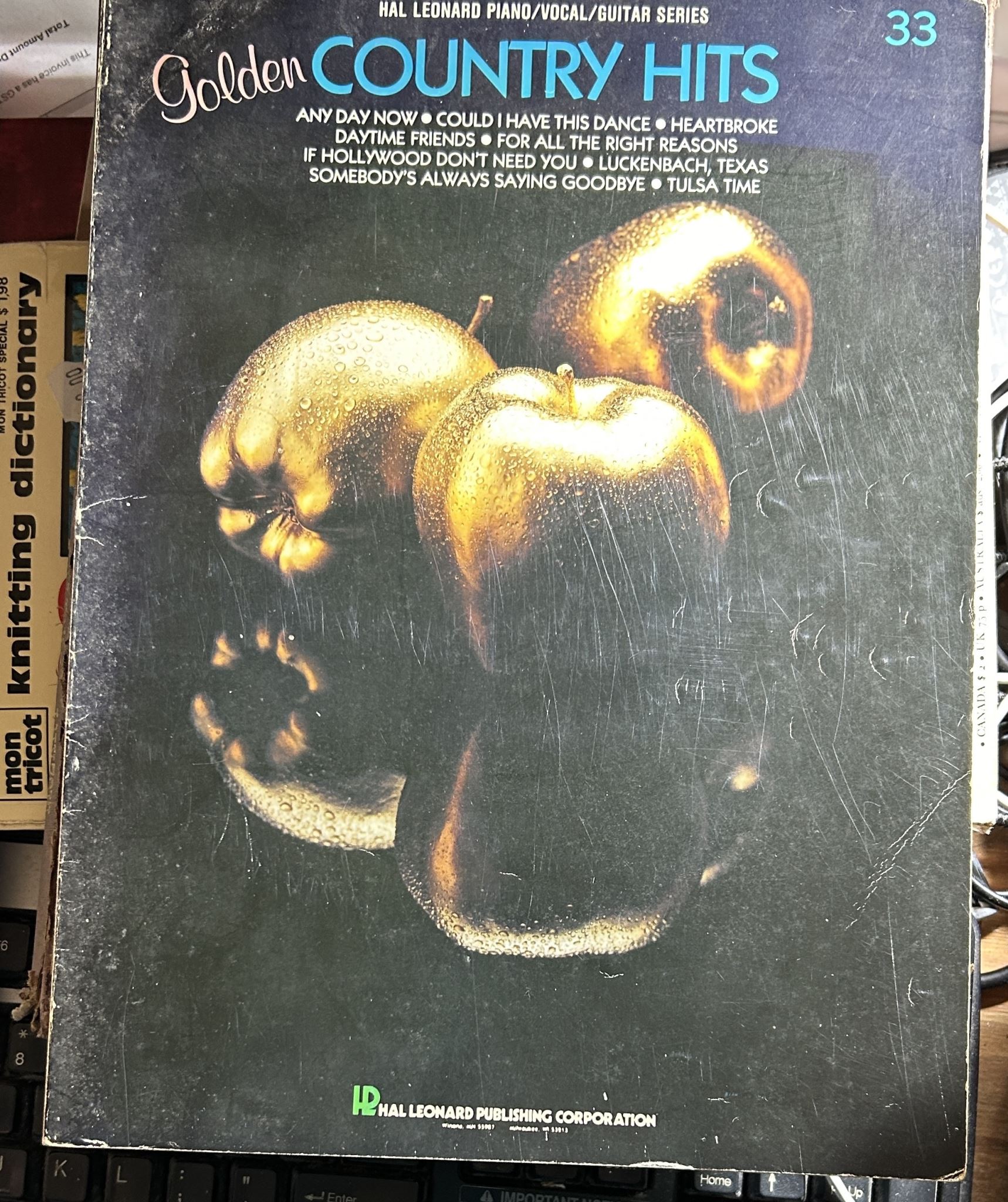 Hal Leonard Piano Vocal Guitar Series 33 Golden Country Hits