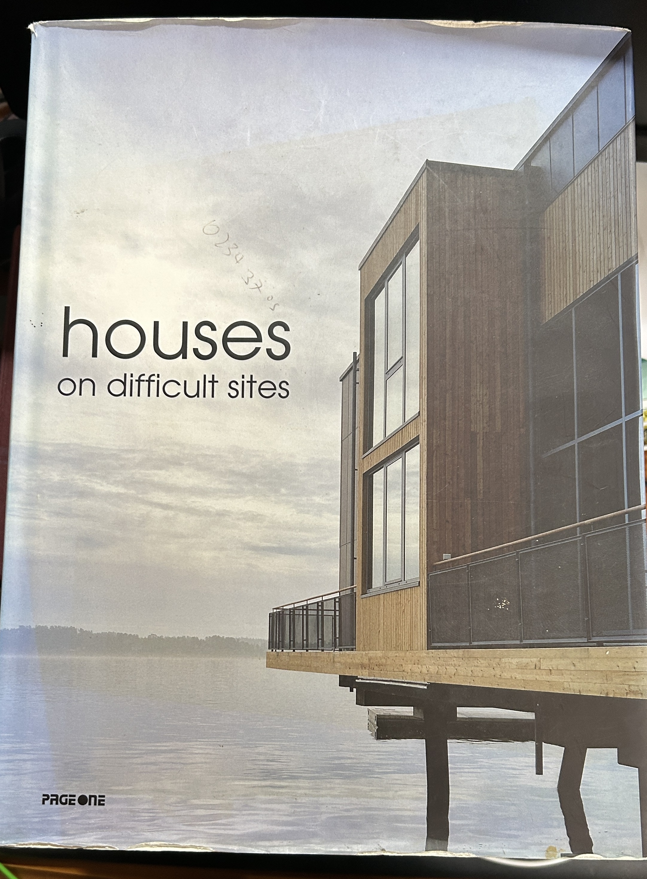 Houses on Difficult Sites by Carles Broto