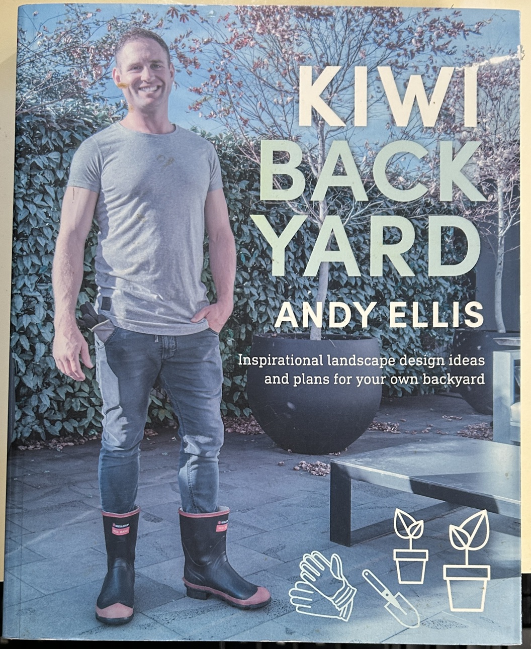 Kiwi Backyard: Inspirational Landscape Design Ideas and Plans for Your Own Backyard