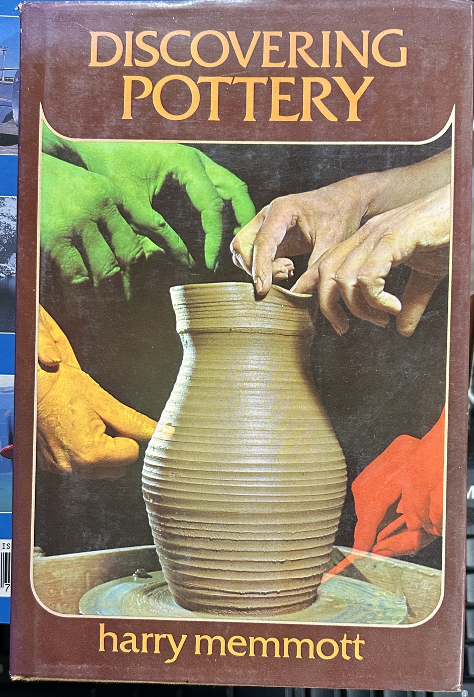Discovering Pottery by Harry Memmott